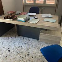 Scrivania ufficio  di rappresentanza in pelle.