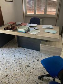 Scrivania ufficio  di rappresentanza in pelle.