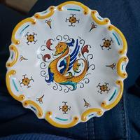 Piatto in ceramica decoro RAFFAELLESCO
