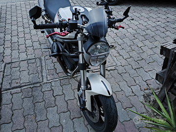 Ducati Monster 696