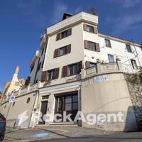 STABILE DI RECENTE COSTRUZIONE CON ASCENSORE PRIVA