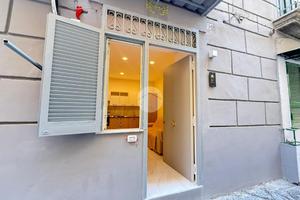 MONOLOCALE A NAPOLI