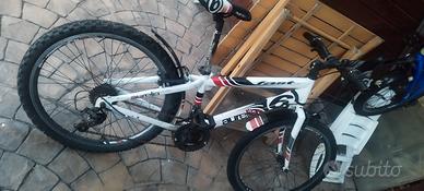 bicicletta Mountain bike 