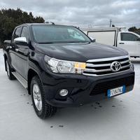 TOYOTA HILUX 2.4 D-4D DC Lounge 4WD M/T Autocarro