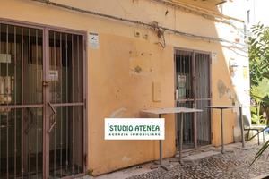 Piazza San Francesco Locale Commerciale 65 Mq