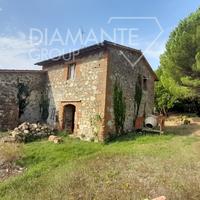 Azienda agricola con casale e 6 ettari di terreno