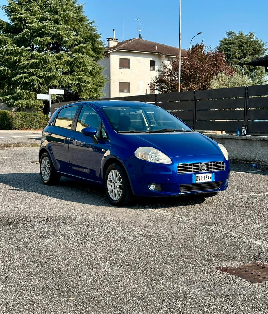 Fiat Grande Punto 2009 photo 2
