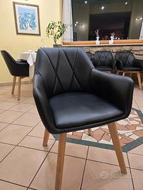 Poltroncine in pelle, piede in legno 