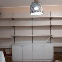 Arredo negozio.