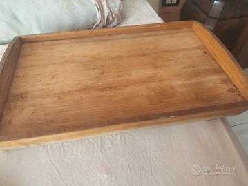 vassoio per colazione con gambe in legno