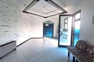 LOCALE COMMERCIALE IN STRADA PRINCIPALE - ALTA VIS