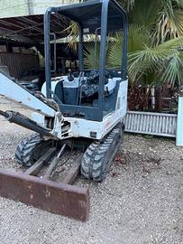 MINI ESCAVATORE BOBCAT 27 QLI