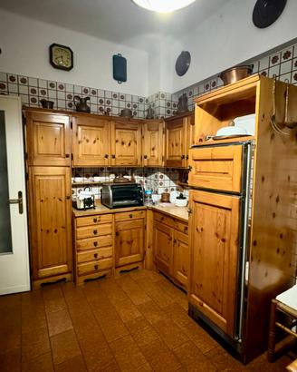 Cucina completa in legno stil classico