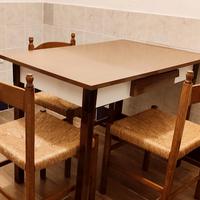 Tavolo di legno + 3 sedie