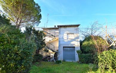 Soluzione Indipendente con garage, soffitta e terr