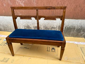 Panca in legno con seduta in velluto blu