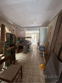 Pressi Via Roma , piano terra cat.c1 da ristruttur