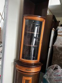 angolare in legno di noce e vetro