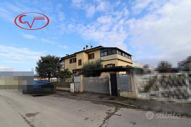 Villa di 750 m² con più di 5 locali e box auto dop
