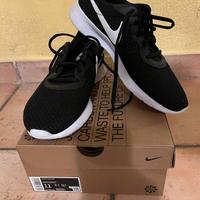 Scarpe Nike Tanjun nere/bianche 44.5