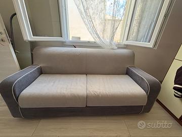 DIVANO NUOVISSIMO MAI USATO