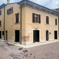 NEGOZIO A SAN MARTINO BUON ALBERGO