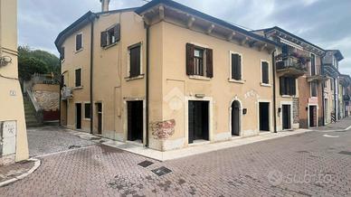 NEGOZIO A SAN MARTINO BUON ALBERGO