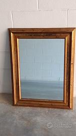Specchio con cornice in legno laccata