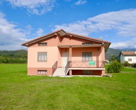 CASA TRICAMERE CON GIARDINO