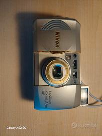 Fotocamera analogica compatta Nikon 