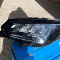 Peugeot 2008 faro sinistro