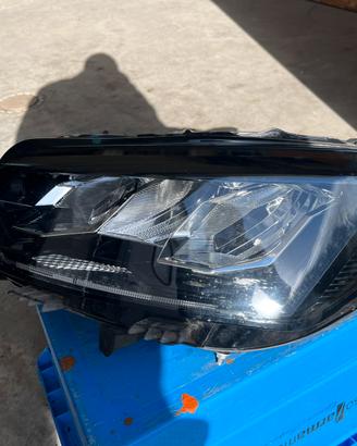 Peugeot 2008 faro sinistro