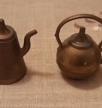 quattro mini oggetti in ottone