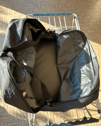 Borsone sportivo con scomparto scarpe e tracolla