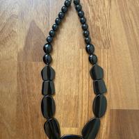 Collana pietre grandi nera