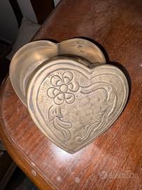 Antico contenitore in metallo argentato