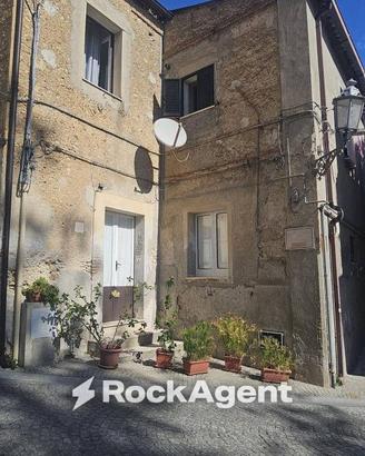 Casa indipendente di 200 m² con 4 locali a Gioiosa