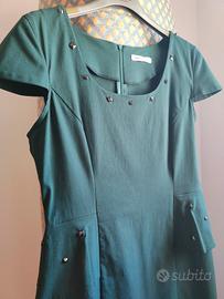 Tubino verde con borchie