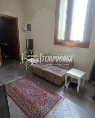 GRANDE BILOCALE RISTRUTTURATO IN CENTRO A GAVELLO!