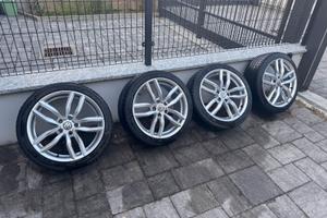 Gomme 225/40 r18 2000 km +Cerchioni