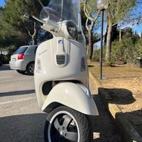 Piaggio Vespa 300 GTS - 2011