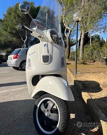 Piaggio Vespa 300 GTS - 2011