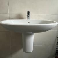Lavabo Ideal Standard con miscelatore