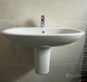 Lavabo Ideal Standard con miscelatore