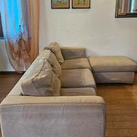 divano  3 posti,non letto .
