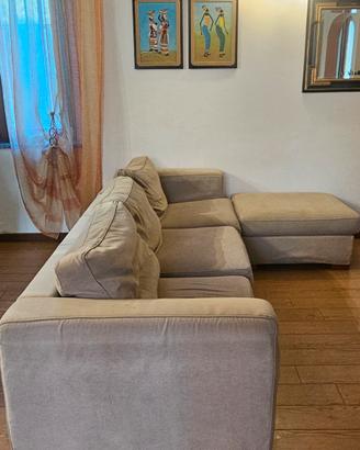 divano  3 posti,non letto .
