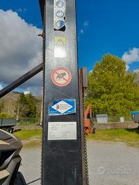 Trattore Forestale Lamborghini con Forche Frontali