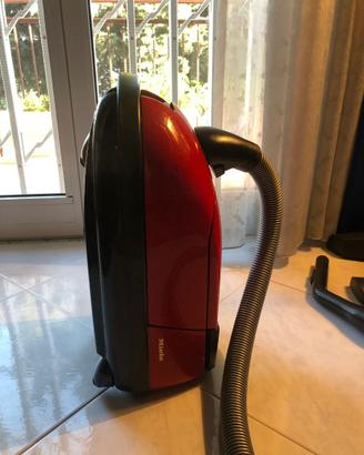 MIELE ASPIRAPOLVERE A TRAINO CAT&DOG ROSSO