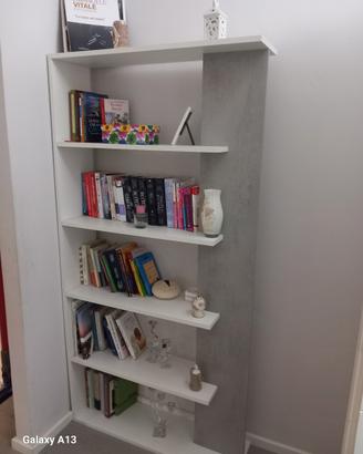 libreria bianco e cemento