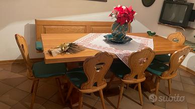 Tavolo in legno massello con panca e 4 sedie